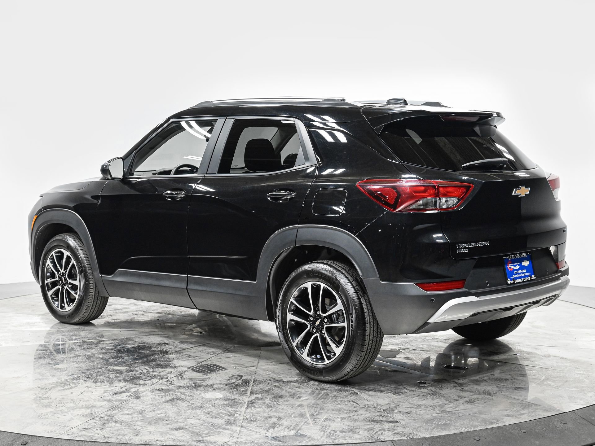 Used 2025 Chevrolet TrailBlazer LT w/ Convenience Package AWD/4WD image 4