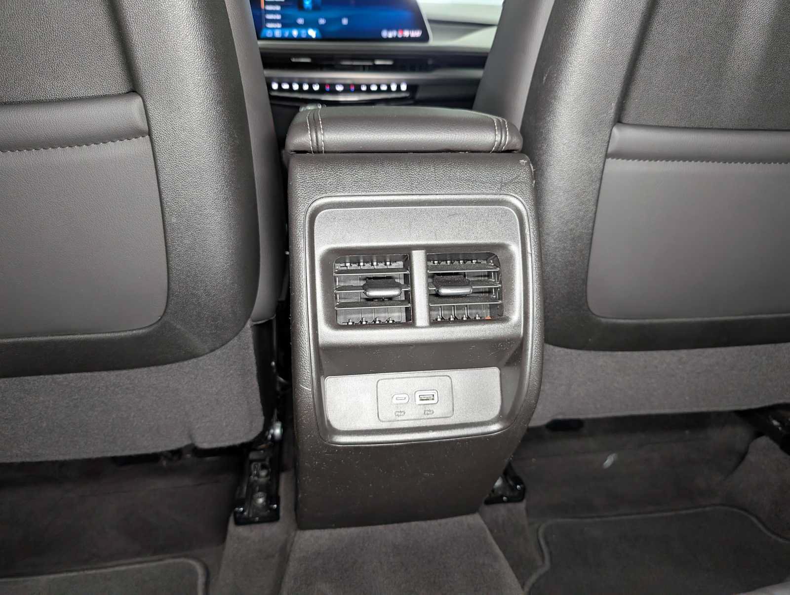 Certified 2025 Cadillac XT4 Premium Luxury AWD/4WD image 21