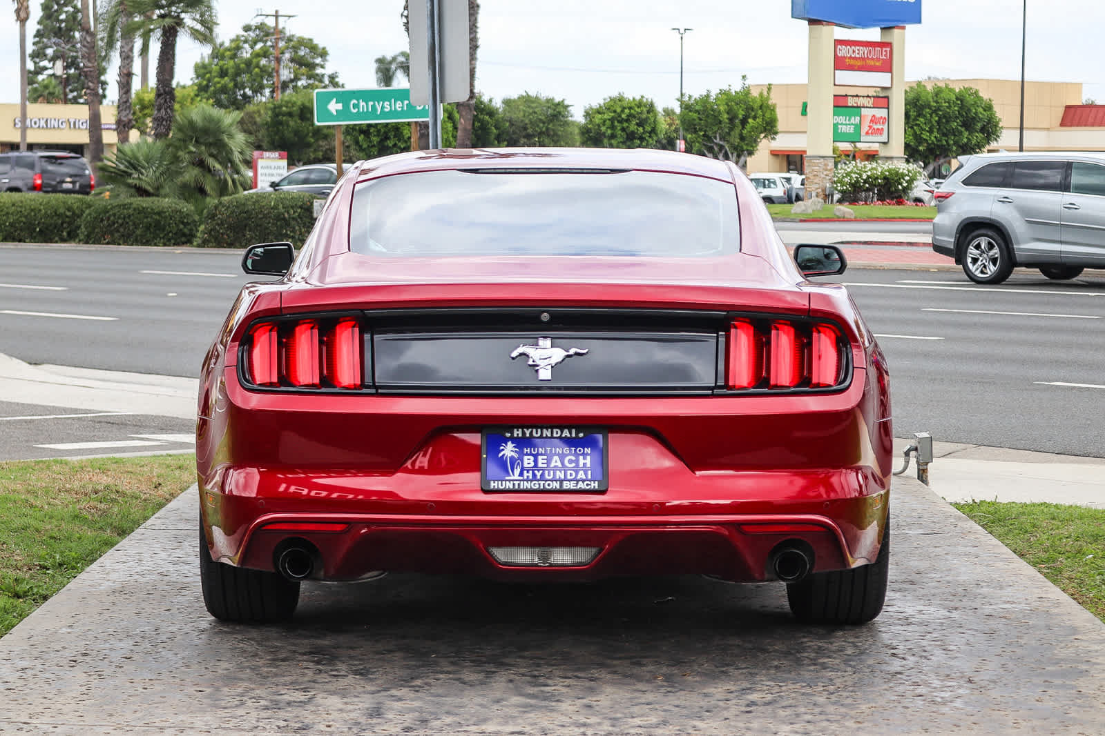 Used 2017 Ford Mustang Coupe RWD image 5