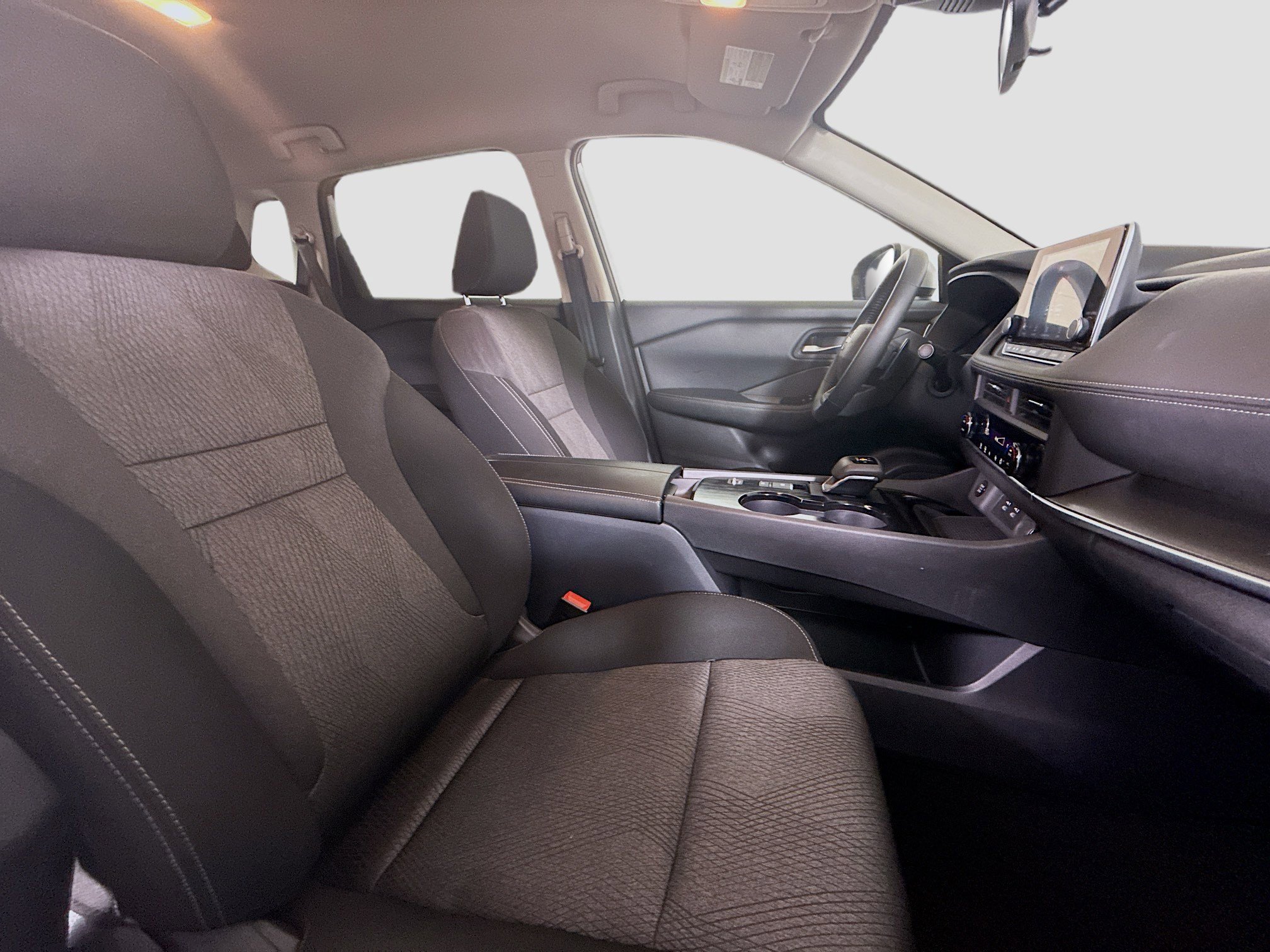 Used 2025 Nissan Rogue SV image 29