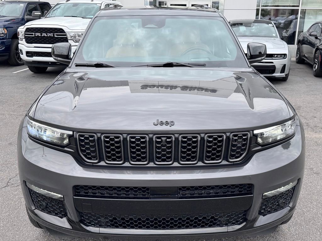 Used 2025 Jeep Grand Cherokee L Summit w/ Advanced Protech Group IV AWD/4WD image 2