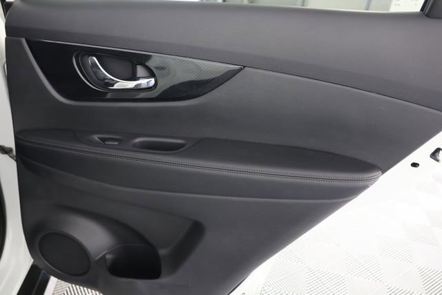 Used 2019 Nissan Rogue SL w/ Premium Package image 27