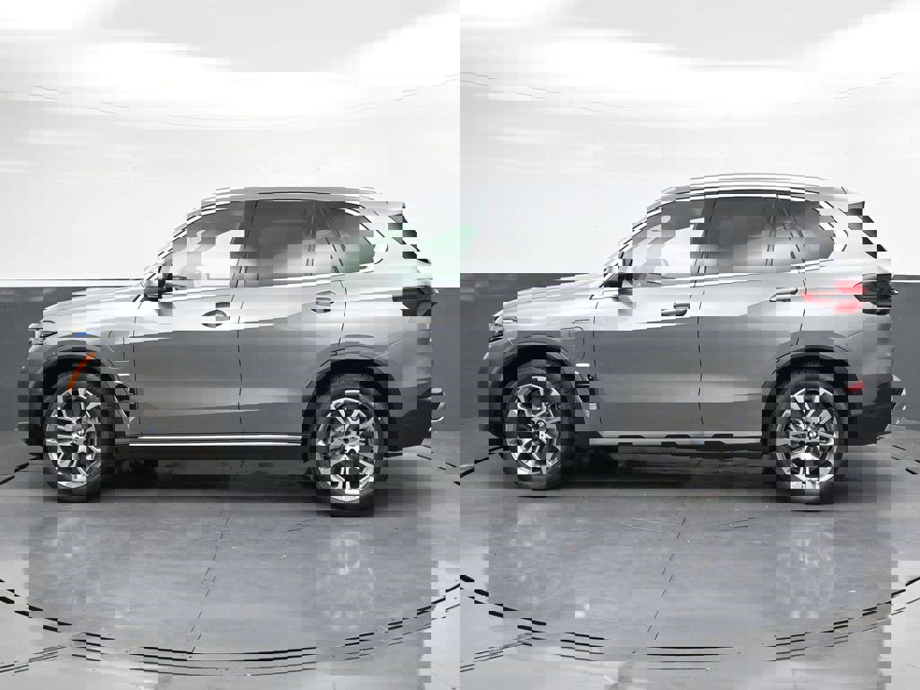Used 2026 BMW X5 xDrive50e w/ Climate Comfort Package image 7