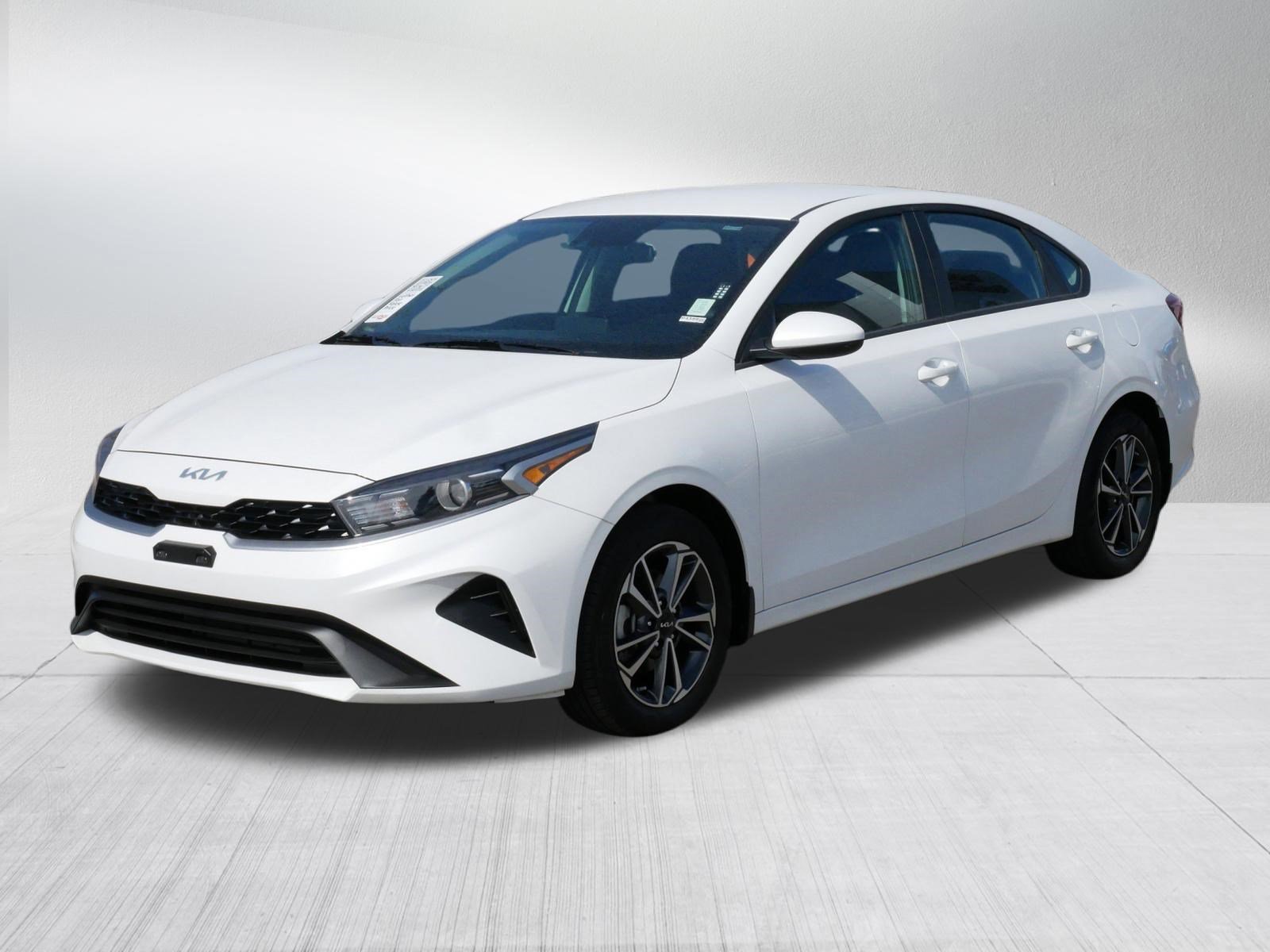 Used 2023 Kia Forte LXS FWD image 3