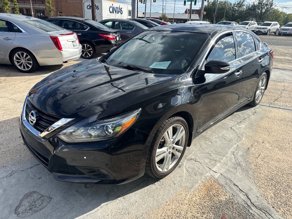 Used 2017 Nissan Altima 3.5 SL w/ 3.5SL Technology Package