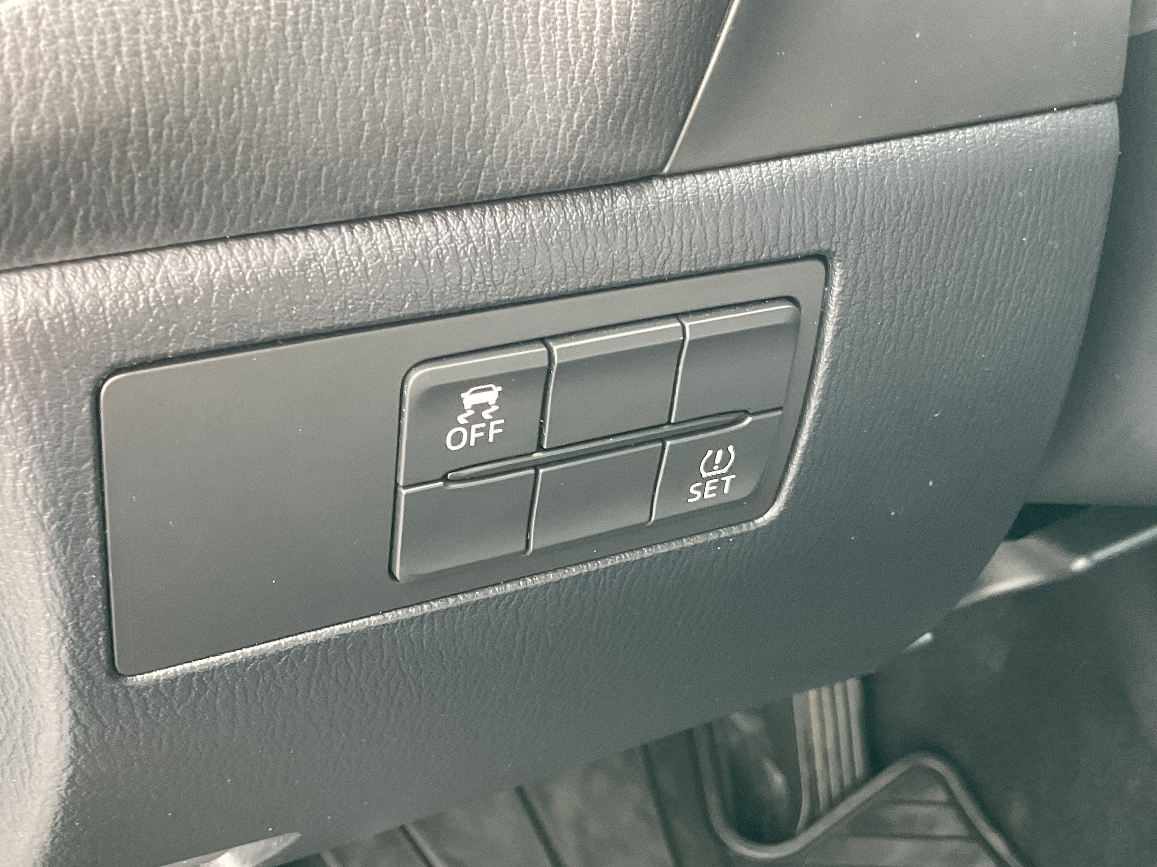 Used 2018 MAZDA MAZDA3 Touring FWD image 32