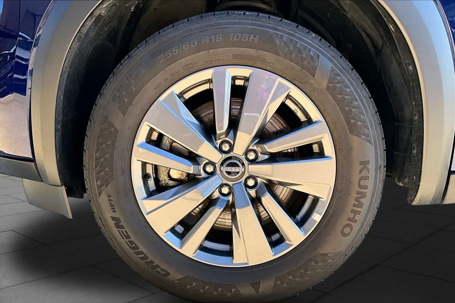 Used 2025 Nissan Pathfinder SV AWD/4WD image 10