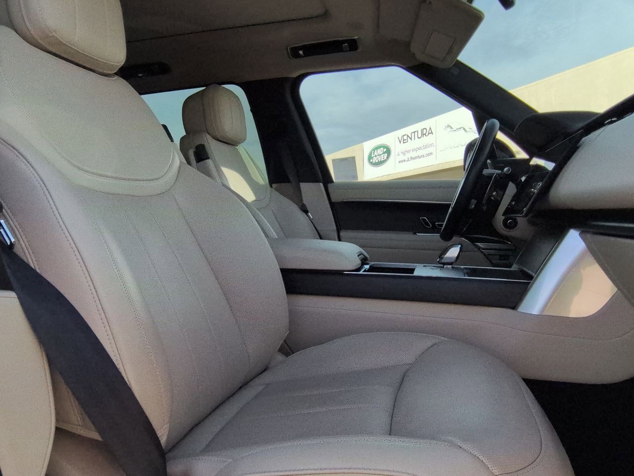 Used 2024 Land Rover Range Rover SE image 26