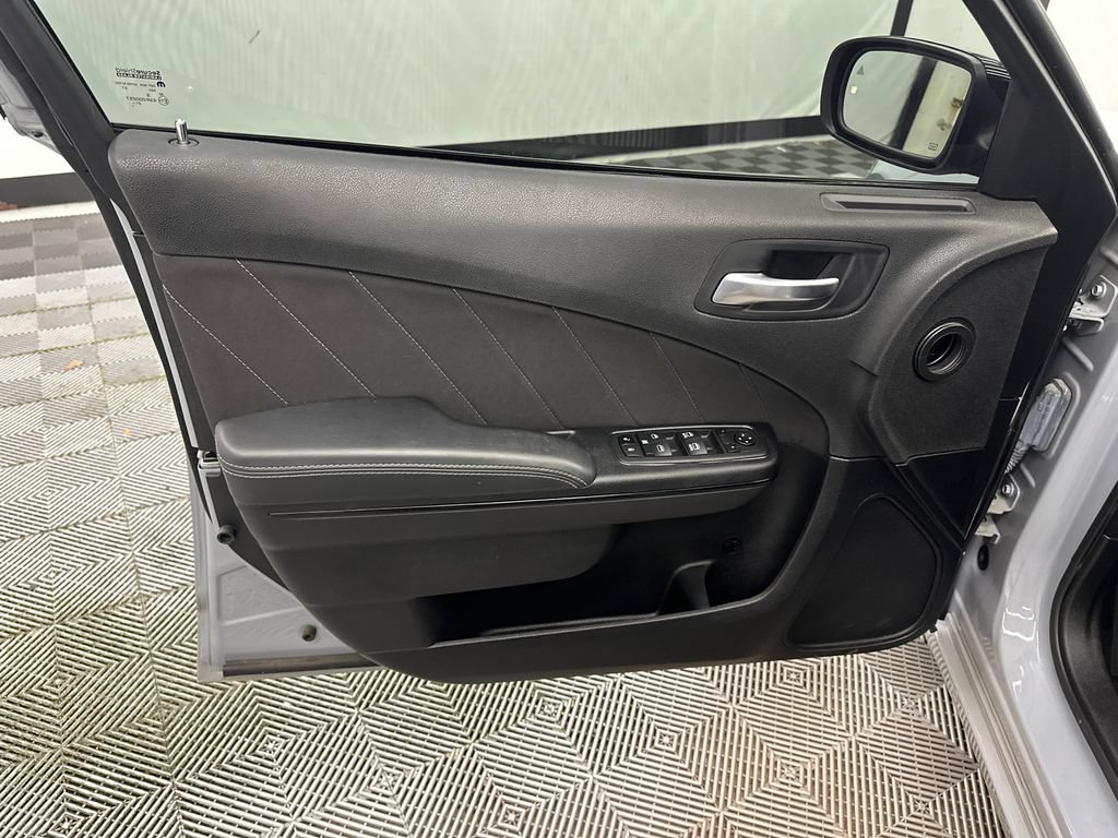 Used 2022 Dodge Charger SXT w/ Driver Convenience Group RWD image 10