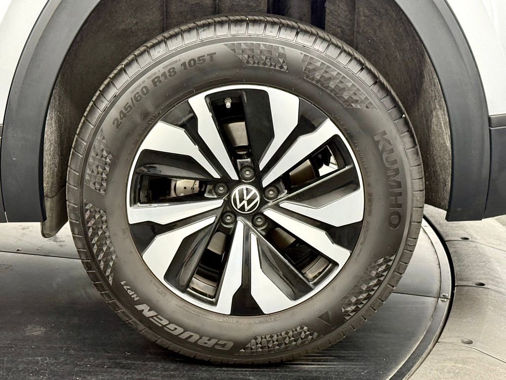 Used 2025 Volkswagen Atlas Cross Sport SE image 14