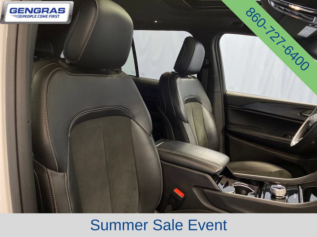 Used 2023 Jeep Grand Cherokee Altitude AWD/4WD image 43