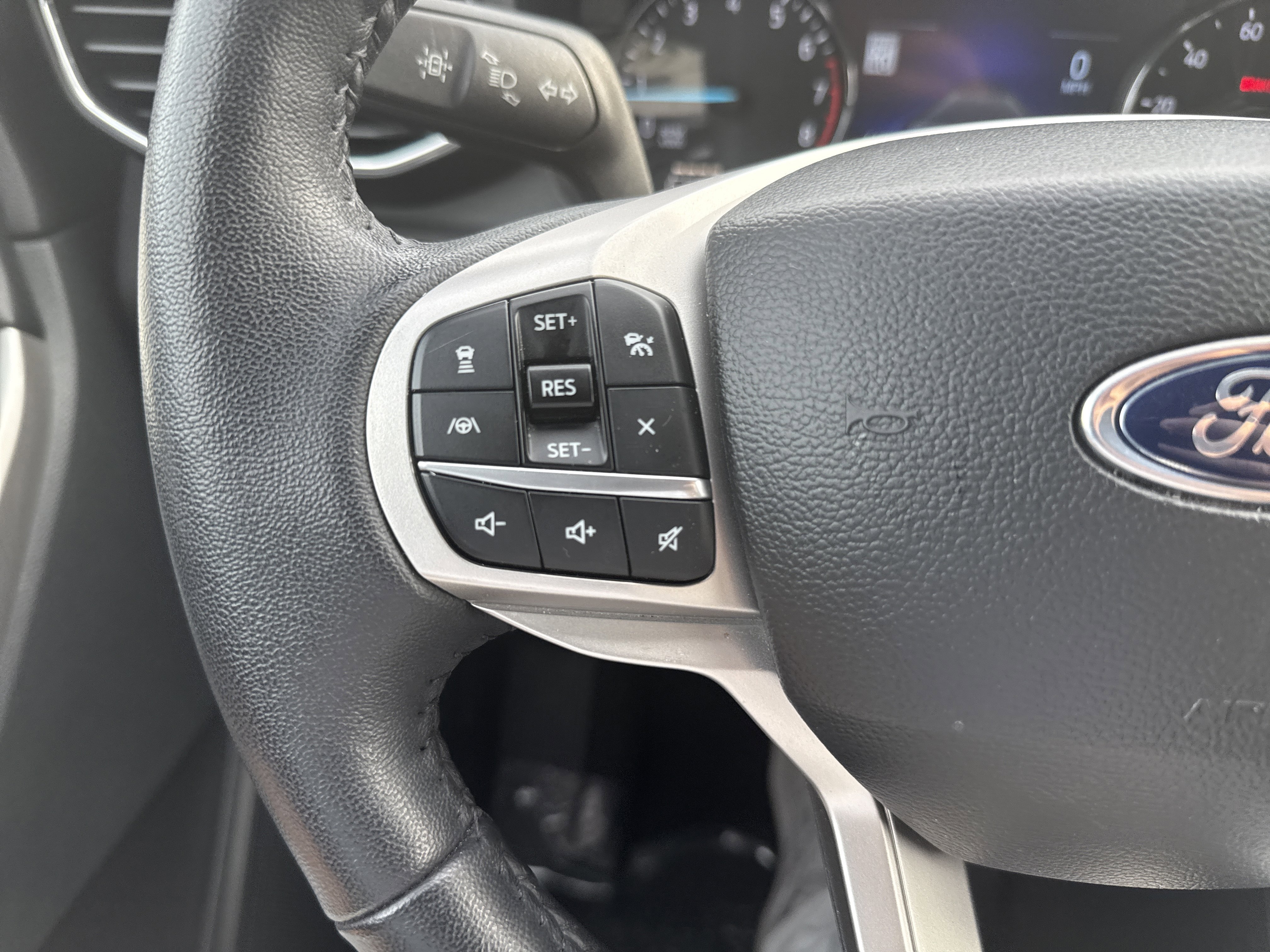 Used 2023 Ford Explorer Limited image 18