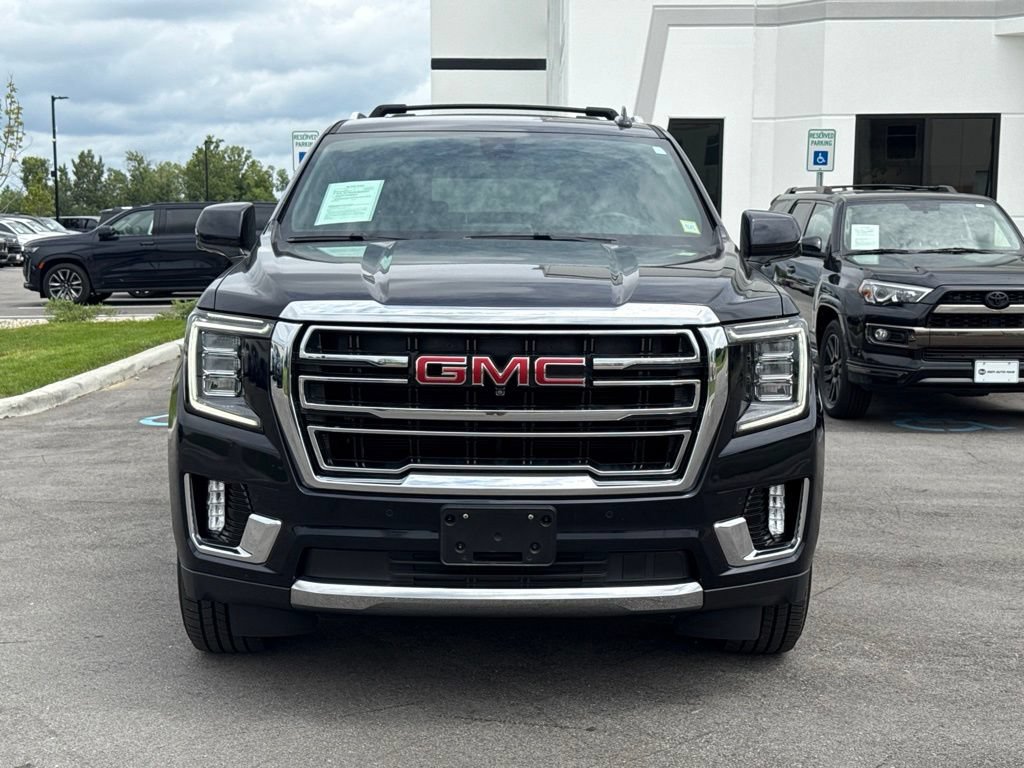 Used 2022 GMC Yukon XL SLT w/ SLT Premium Package AWD/4WD image 2