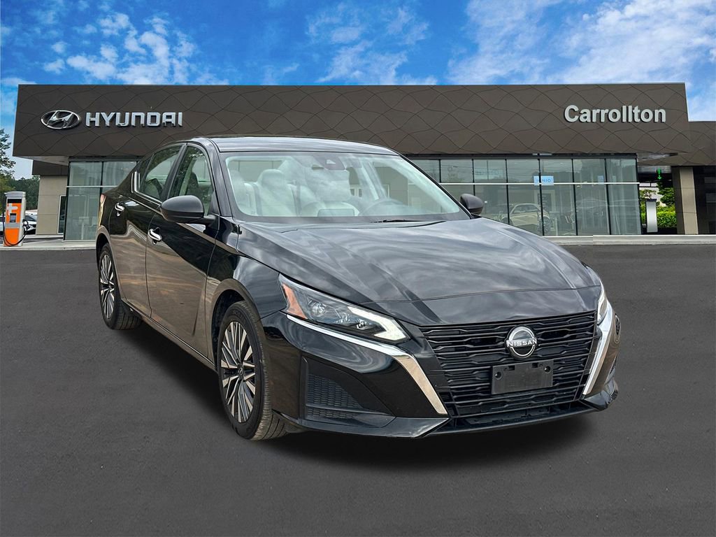 Used 2024 Nissan Altima 2.5 SV FWD image 3