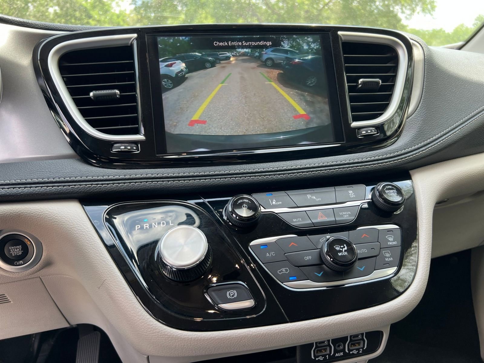 Used 2023 Chrysler Pacifica Touring-L image 21