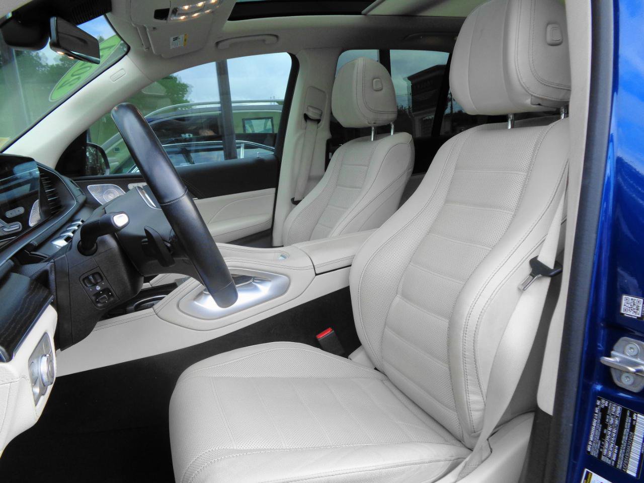 Used 2021 Mercedes-Benz GLE 450 4MATIC w/ AMG Line Exterior image 2