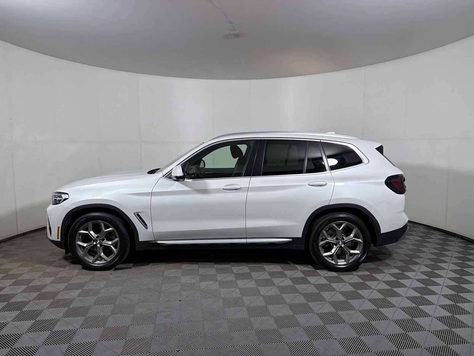 Used 2022 BMW X3 sDrive30i w/ Premium Package 2 image 4