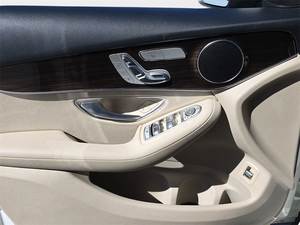 Used 2022 Mercedes-Benz GLC 300 4MATIC image 22