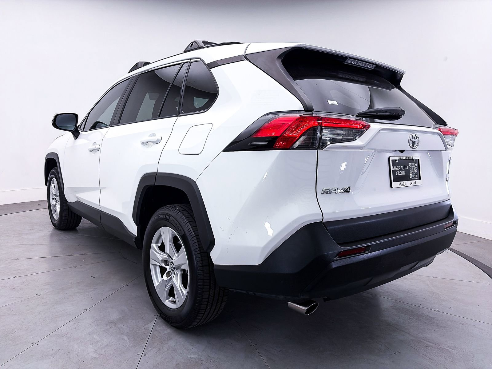Used 2020 Toyota RAV4 XLE w/ Convenience Package image 9