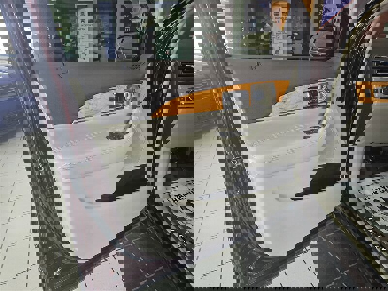 Used 2012 Lincoln MKX AWD image 7