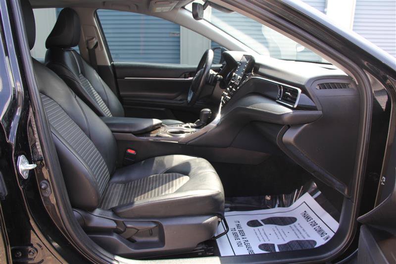 Used 2022 Toyota Camry SE w/ Cold Weather Package FWD image 18
