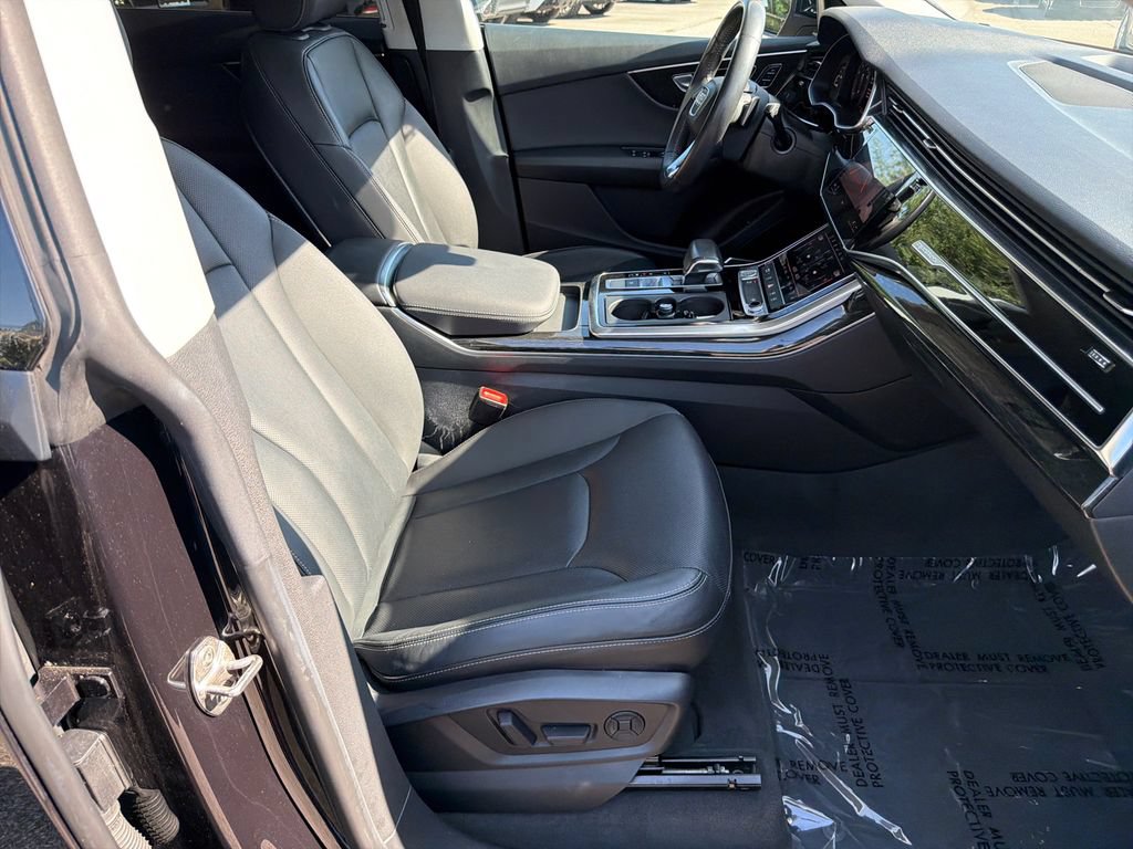 Used 2019 Audi Q8 Premium Plus w/ Premium Plus AWD/4WD image 13