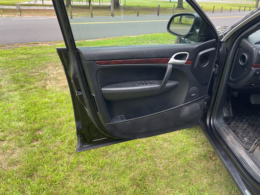 Used 2005 Porsche Cayenne Turbo image 25