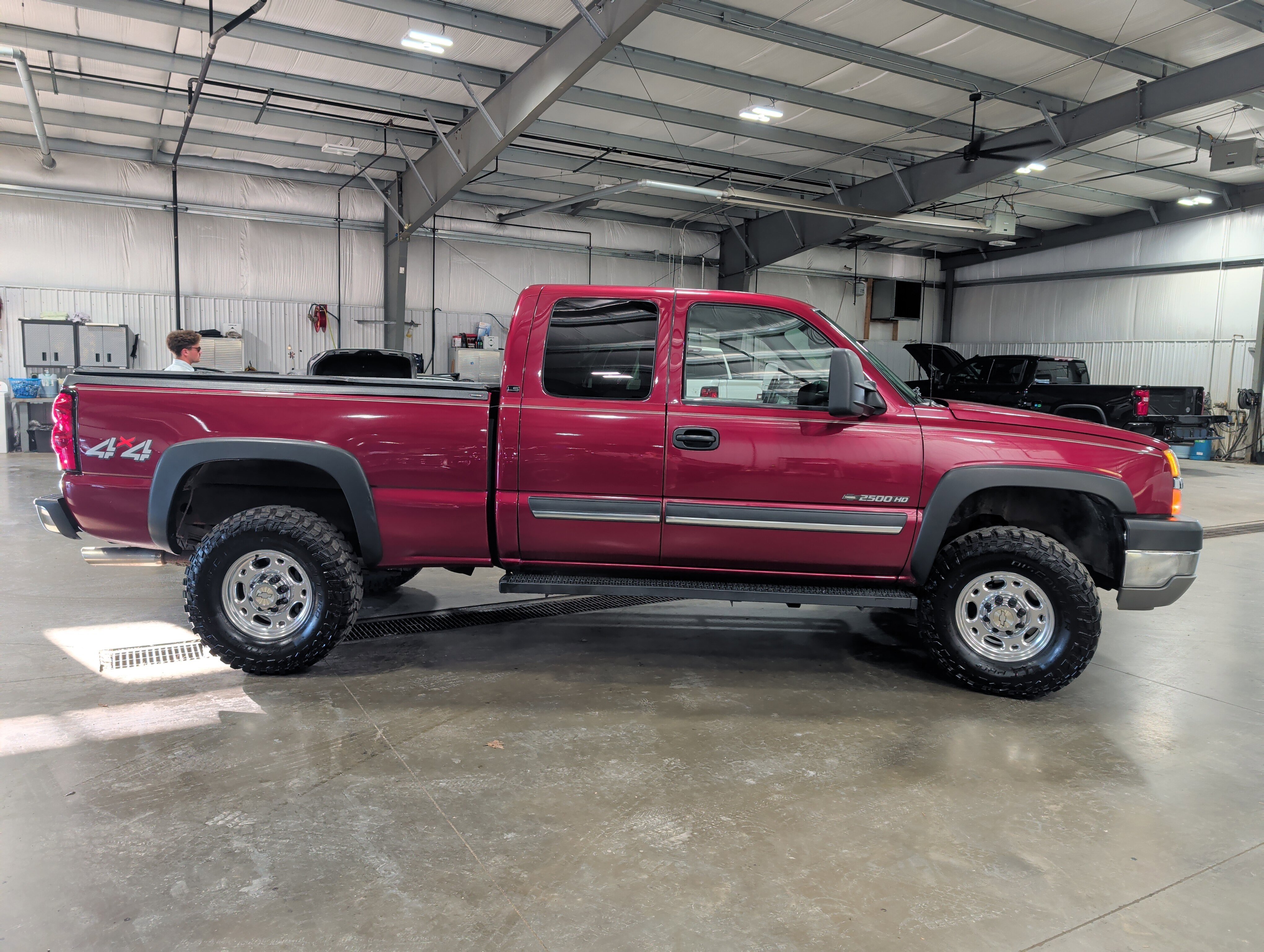 Used 2004 Chevrolet Silverado 2500 LS w/ Snow Plow Prep Package image 2