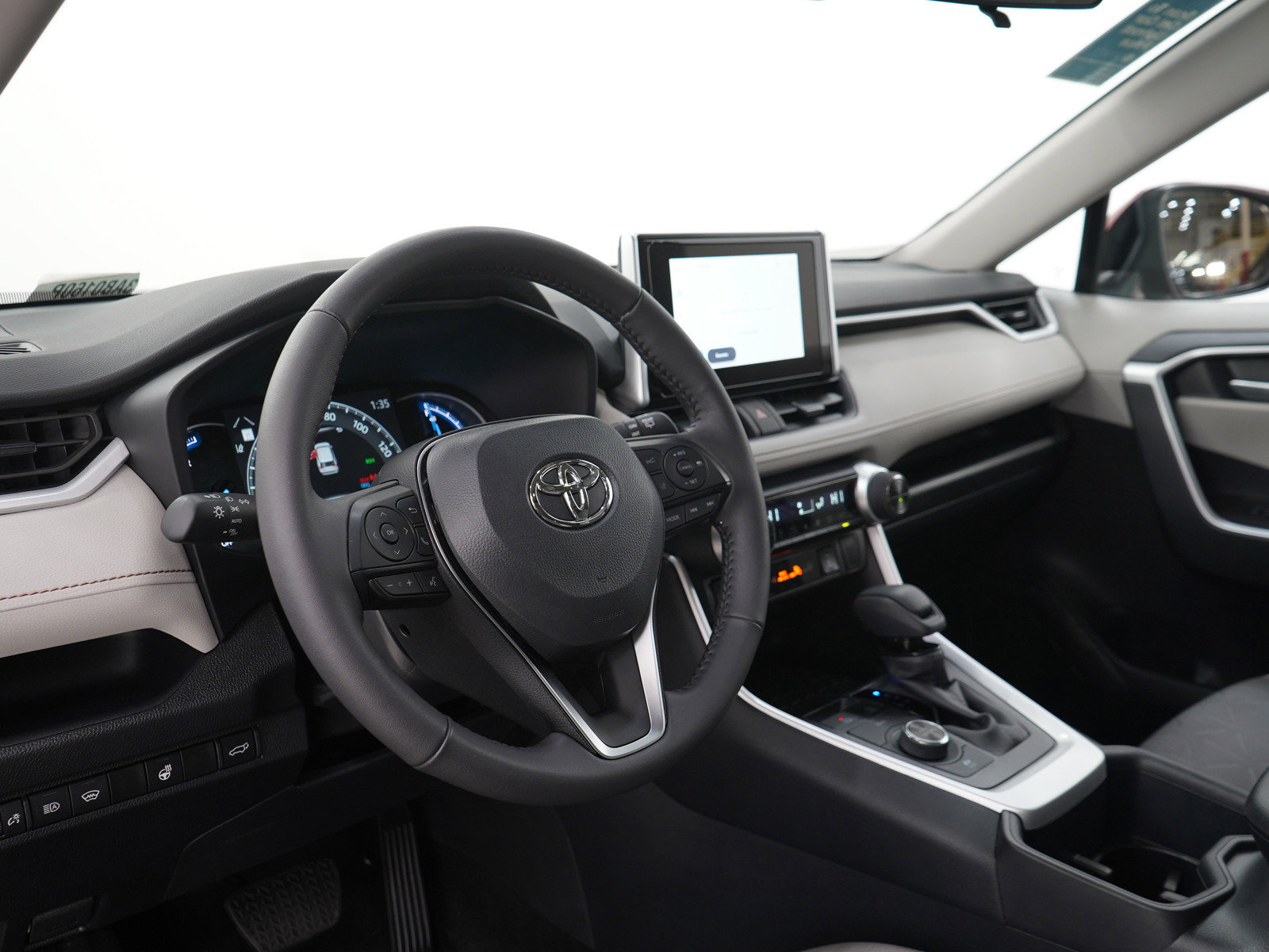 Used 2025 Toyota RAV4 XLE w/ Convenience Package AWD/4WD image 25