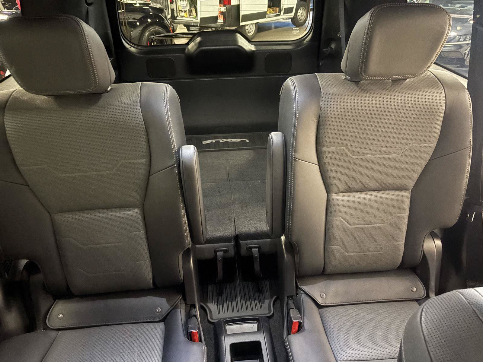 Used 2026 Lexus GX 550 w/ Accessory Package (2T) AWD/4WD image 34