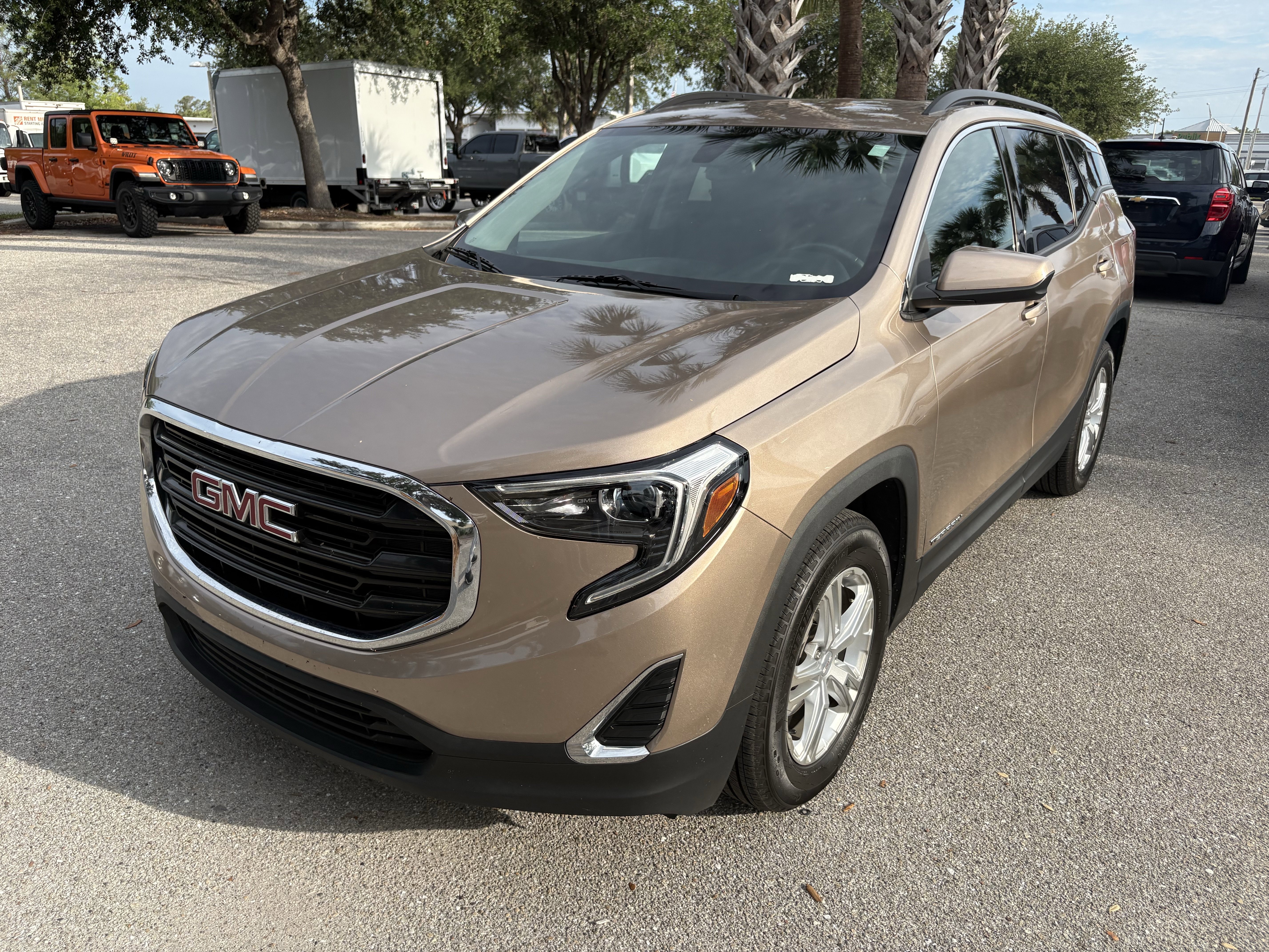 Used 2018 GMC Terrain SLE w/ Driver Convenience Package FWD image 3