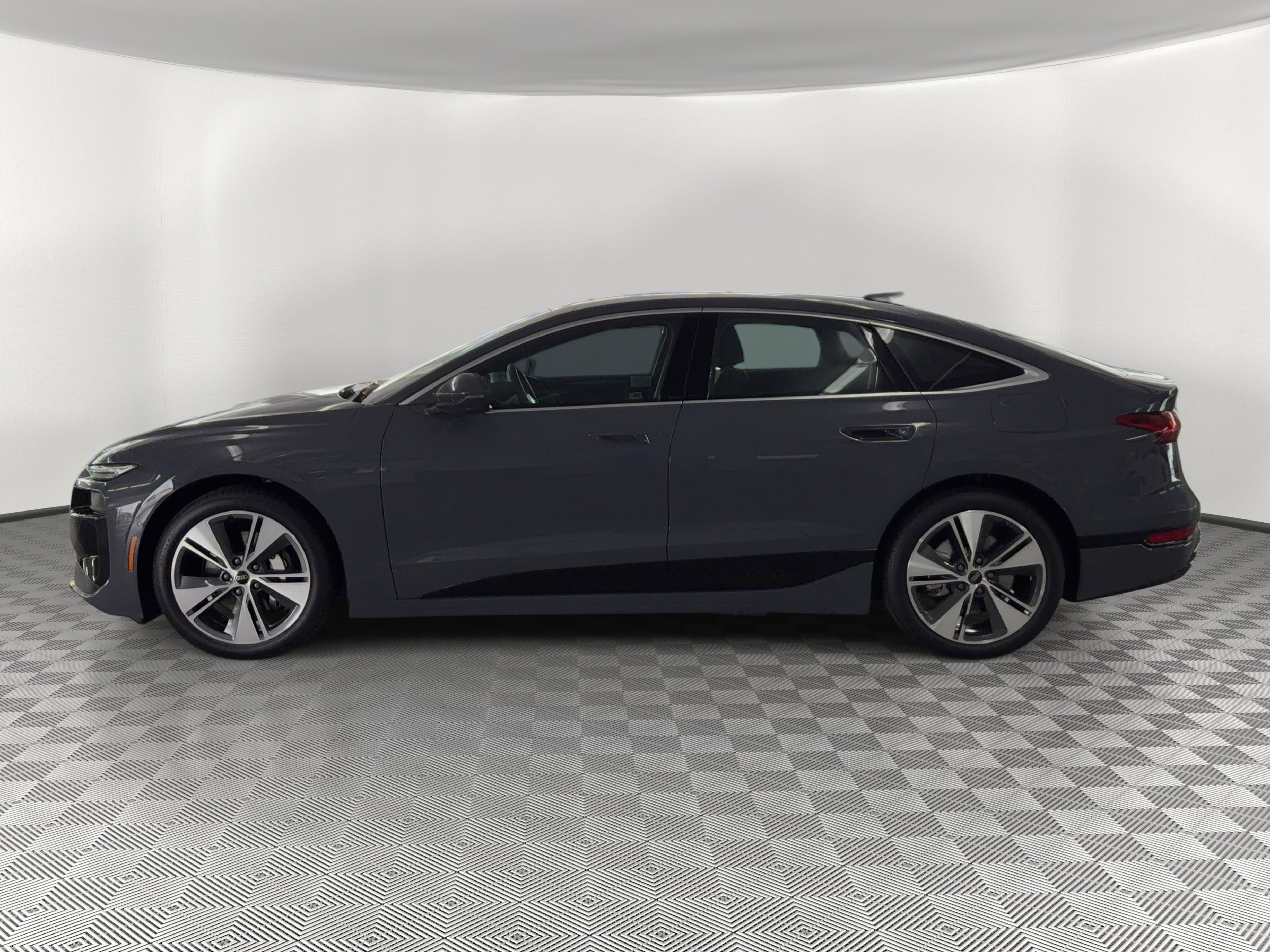 Used 2025 Audi A6 e-tron Premium Plus w/ Premium Plus image 2