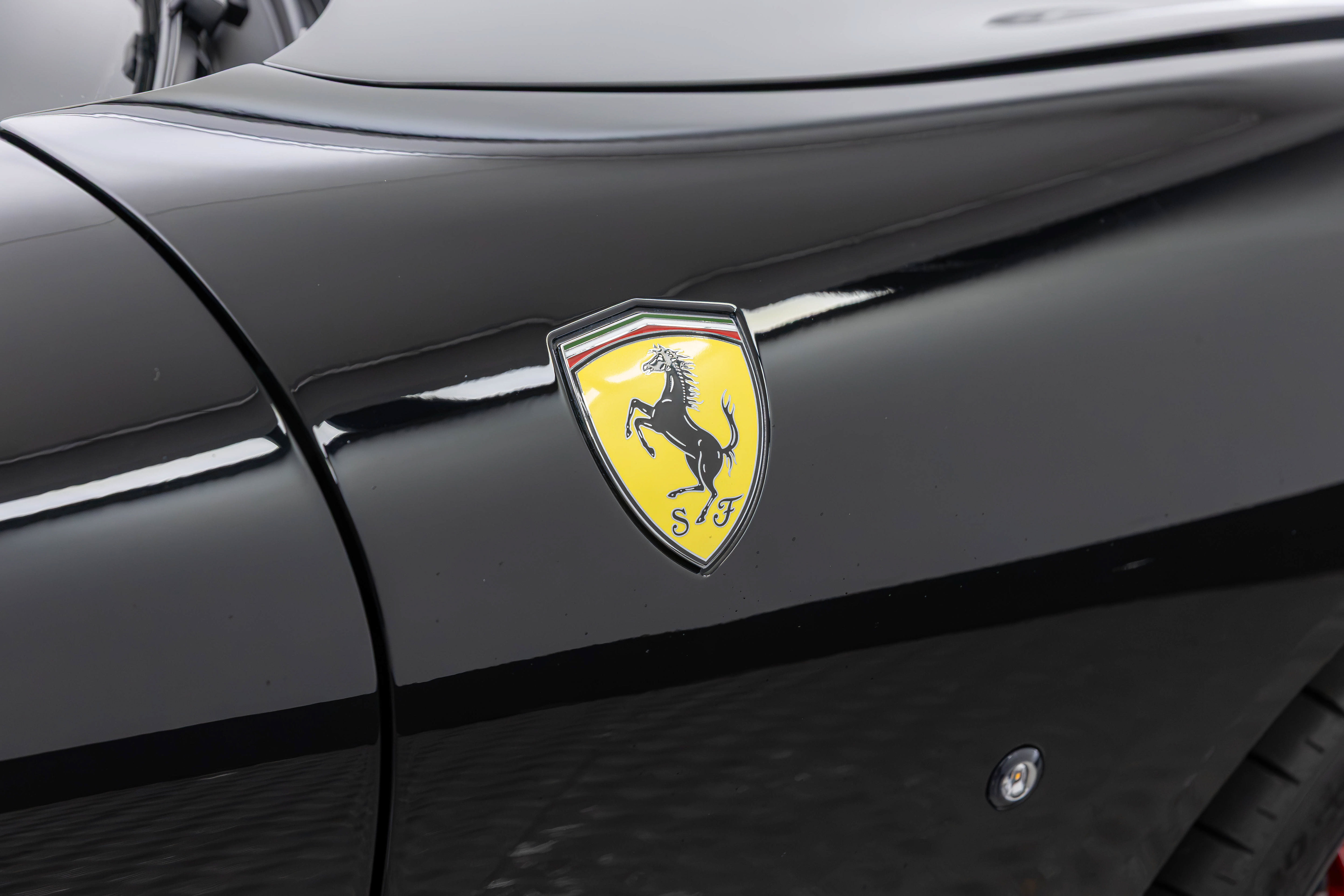 Certified 2025 Ferrari Roma Spider RWD image 24