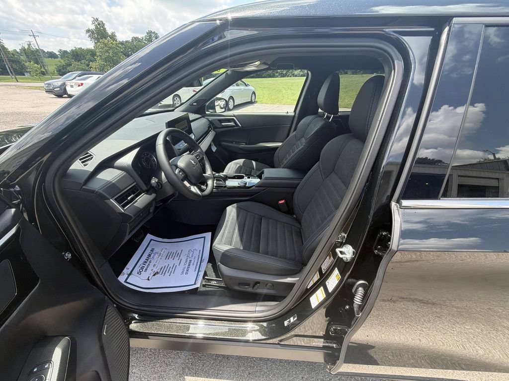 New 2026 Mitsubishi Outlander LE FWD image 11