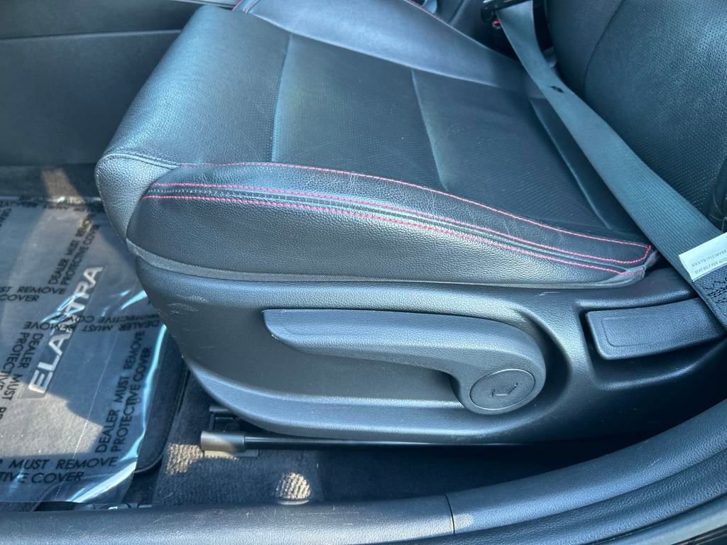 Used 2017 Hyundai Elantra Sport image 4