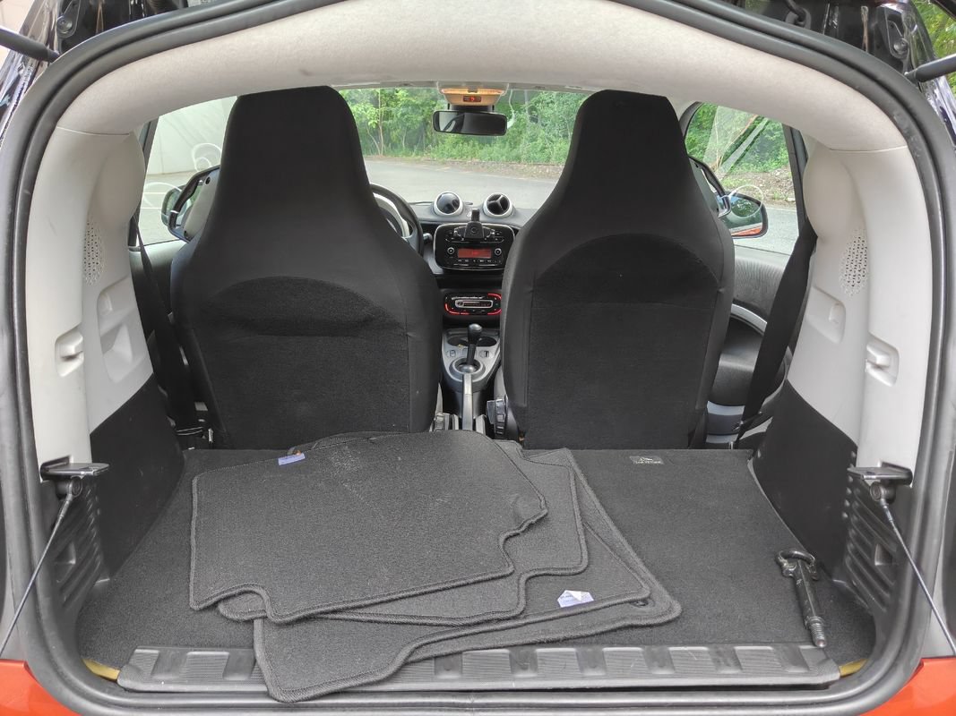 Used 2016 smart fortwo pure RWD image 16