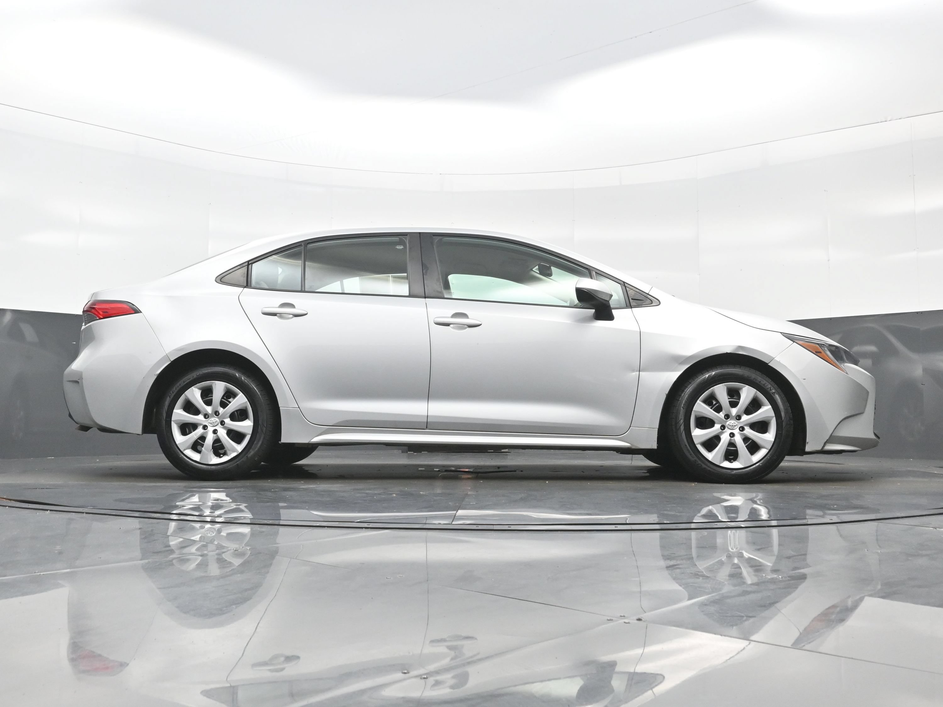 Used 2024 Toyota Corolla LE FWD image 29