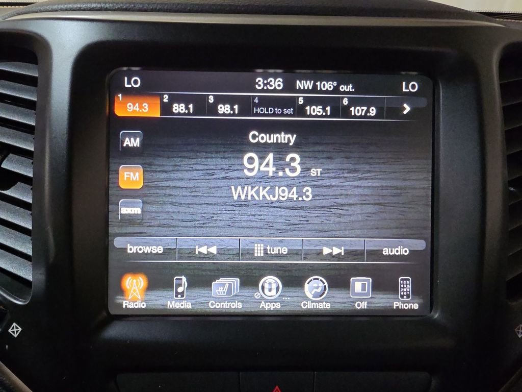 Used 2016 Jeep Cherokee Limited AWD/4WD image 12