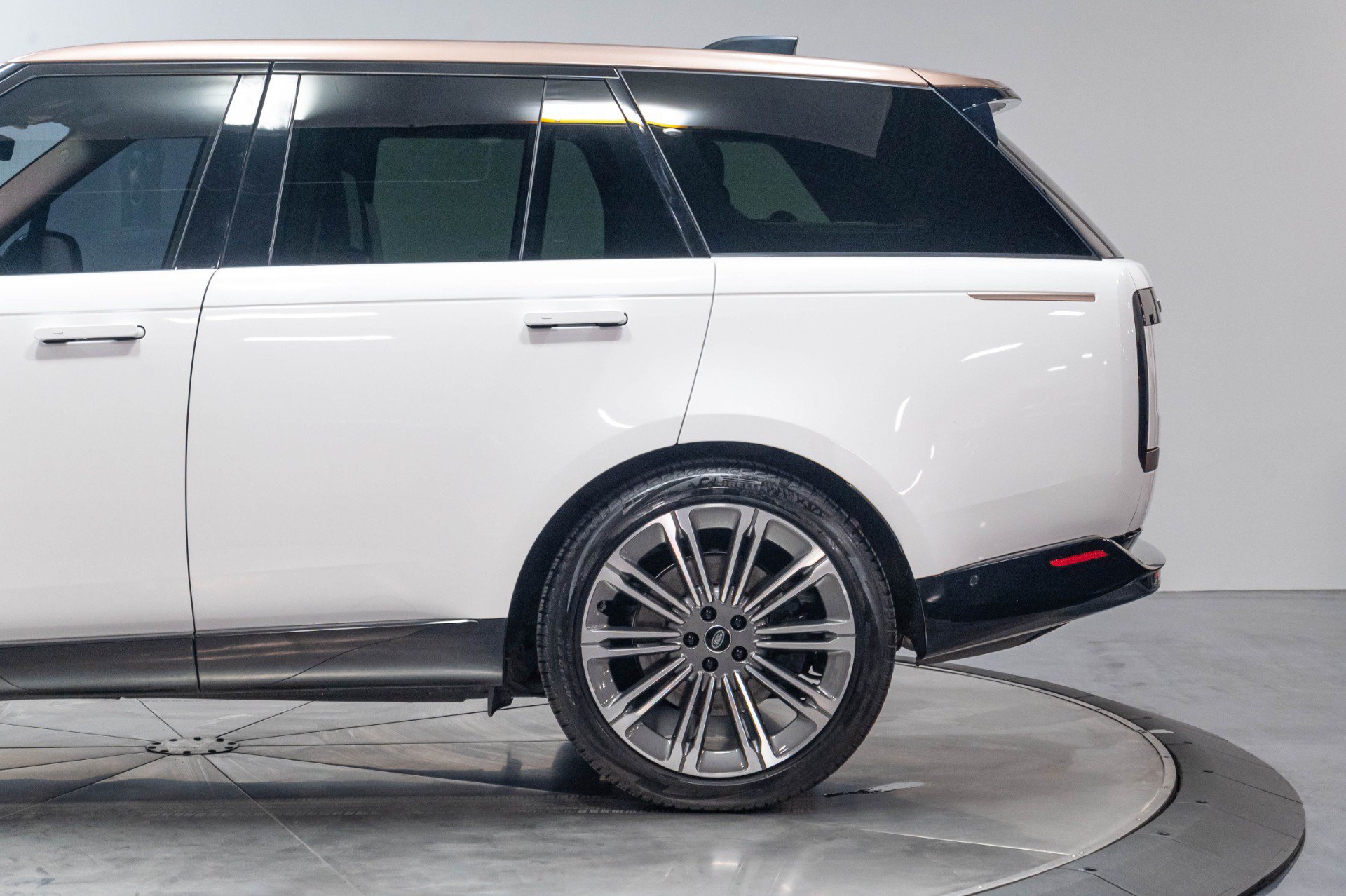 Used 2023 Land Rover Range Rover SV AWD/4WD image 64