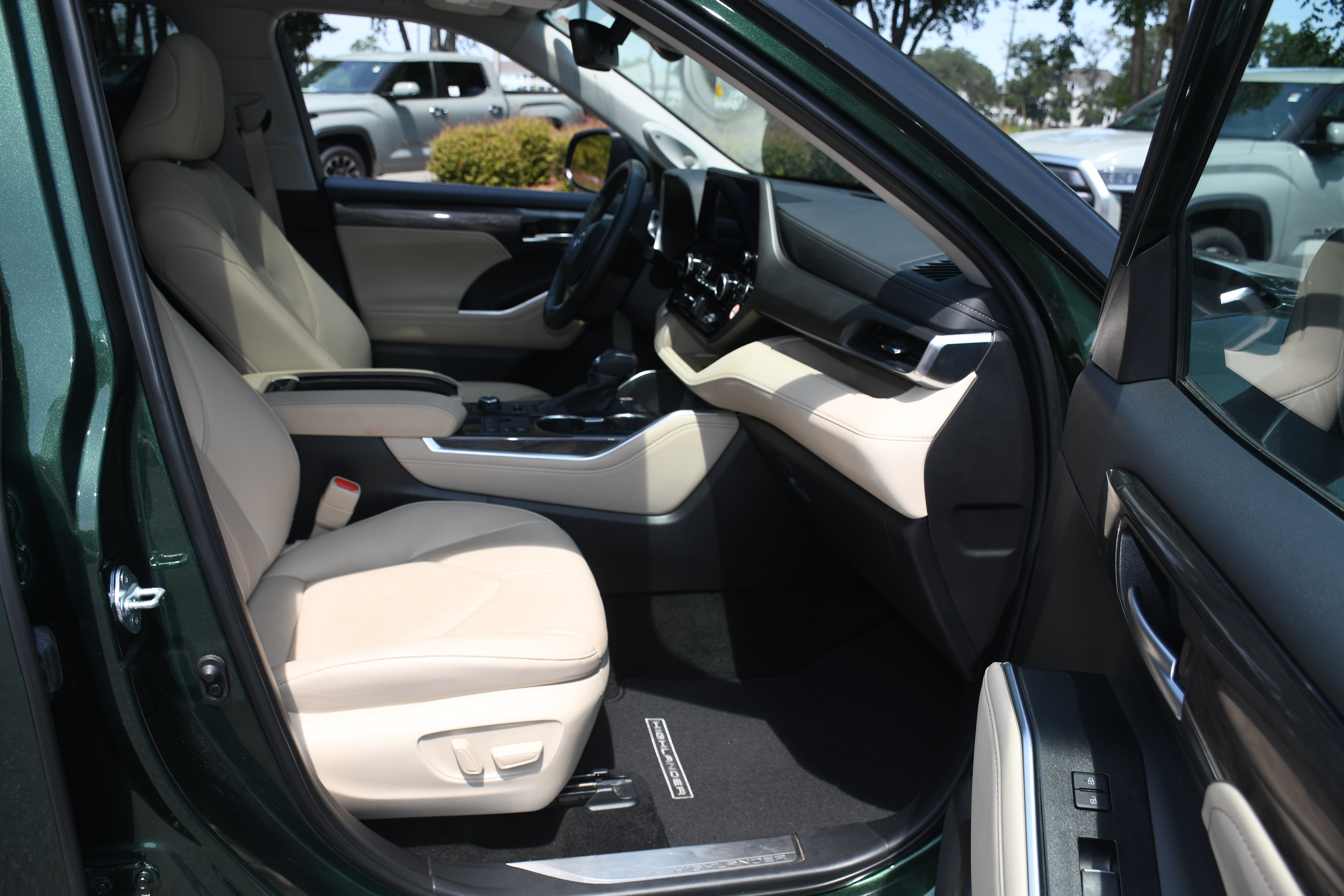 Certified 2025 Toyota Highlander LE AWD/4WD image 22