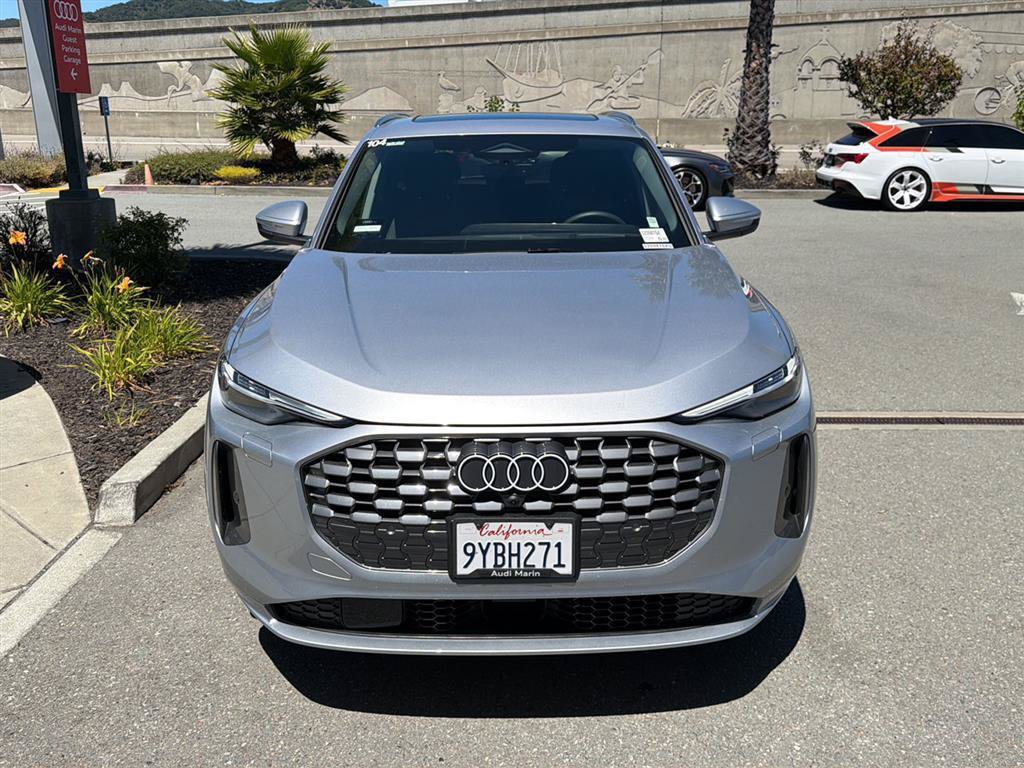 Used 2025 Audi Q5 Premium Plus w/ Premium Plus AWD/4WD image 3