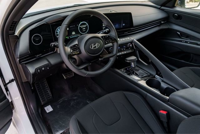 New 2025 Hyundai Elantra SEL image 8