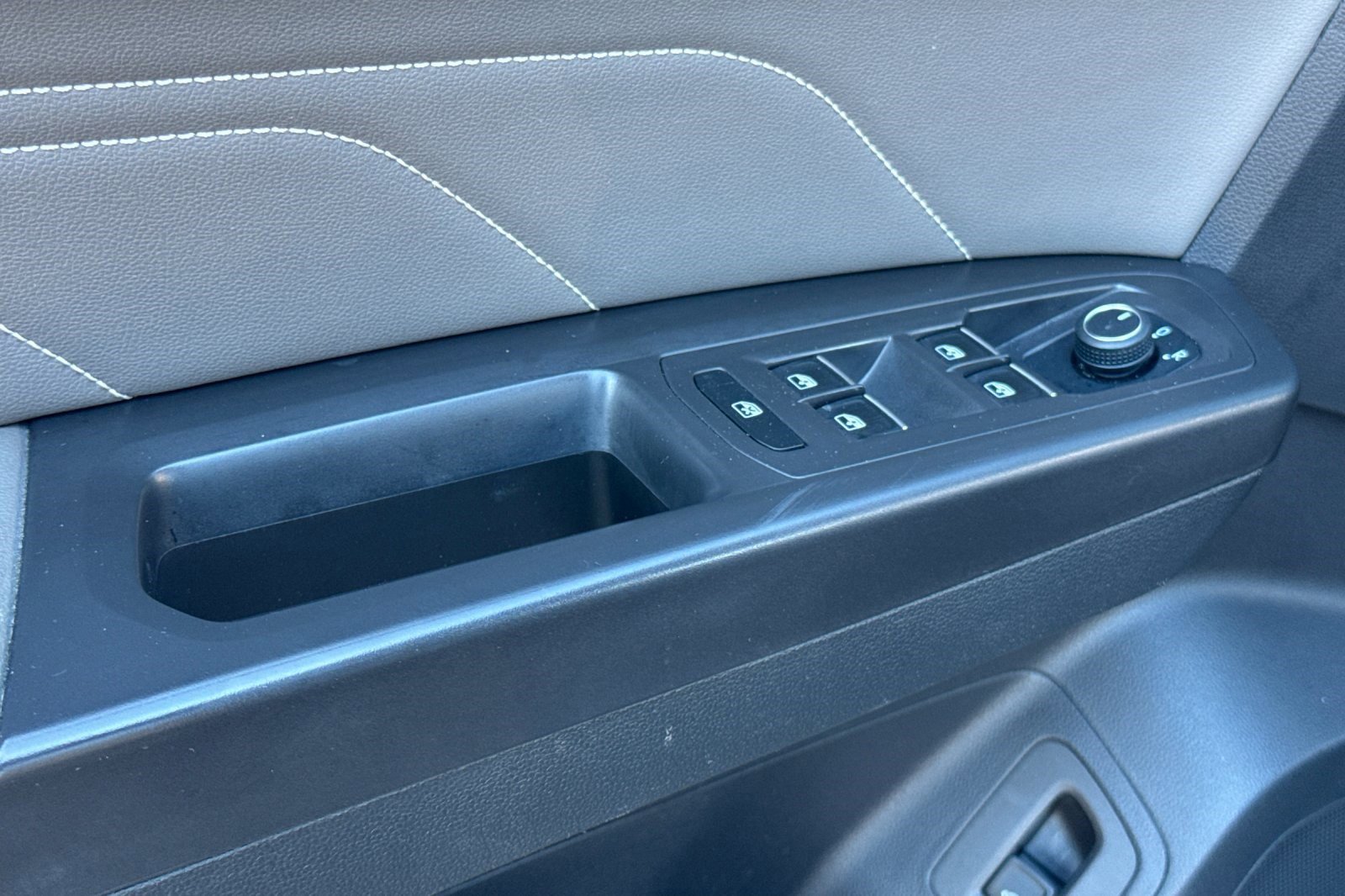 Used 2023 Volkswagen Atlas SE image 23