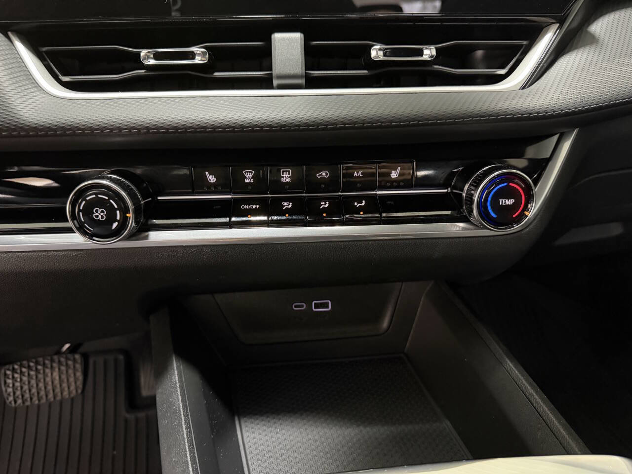 Used 2026 Chevrolet Equinox LT w/ Midnight Edition image 17