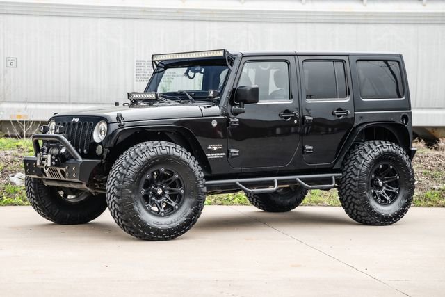 Used 2016 Jeep Wrangler Unlimited Sahara w/ Connectivity Group AWD/4WD image 36