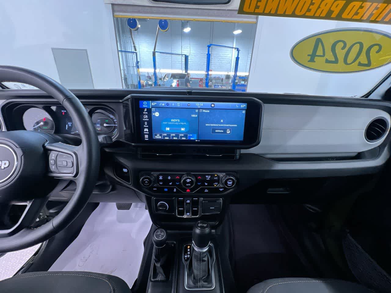 Used 2024 Jeep Wrangler Unlimited w/ Convenience Group AWD/4WD image 23
