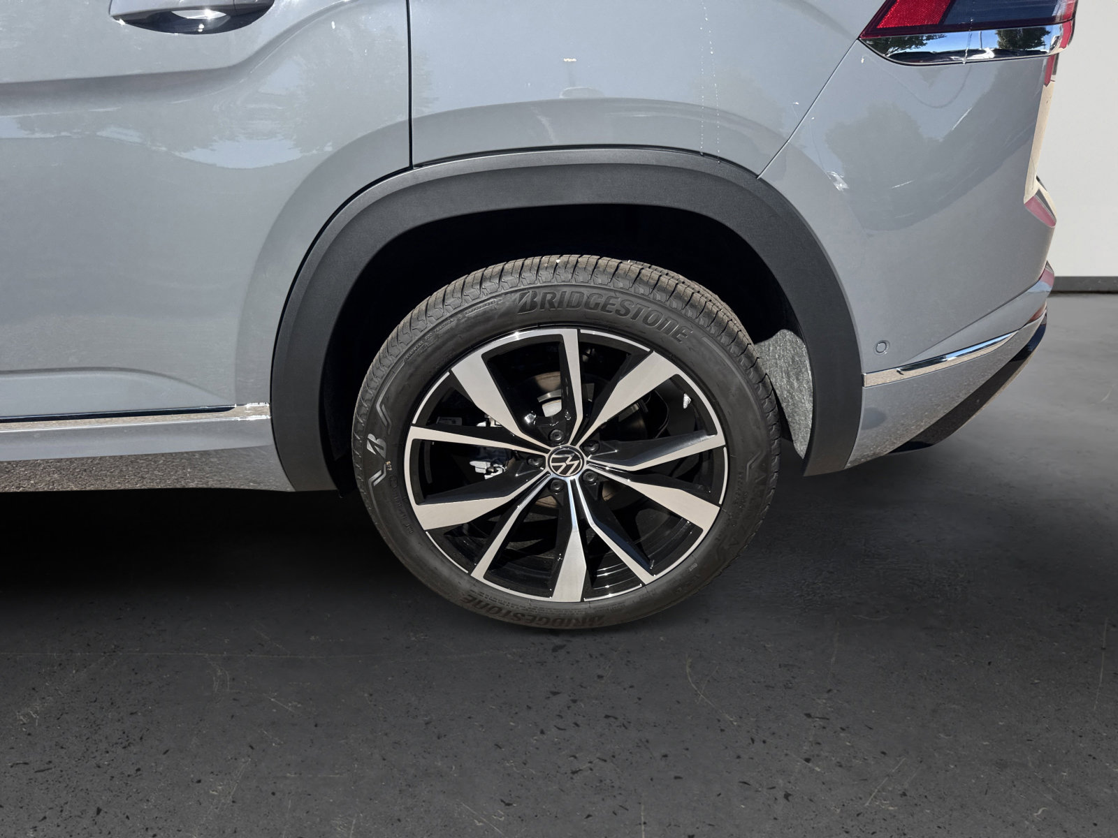 New 2026 Volkswagen Atlas Cross Sport SEL Premium R-Line image 10