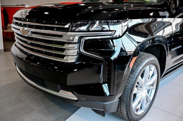 Used 2024 Chevrolet Suburban High Country AWD/4WD image 9