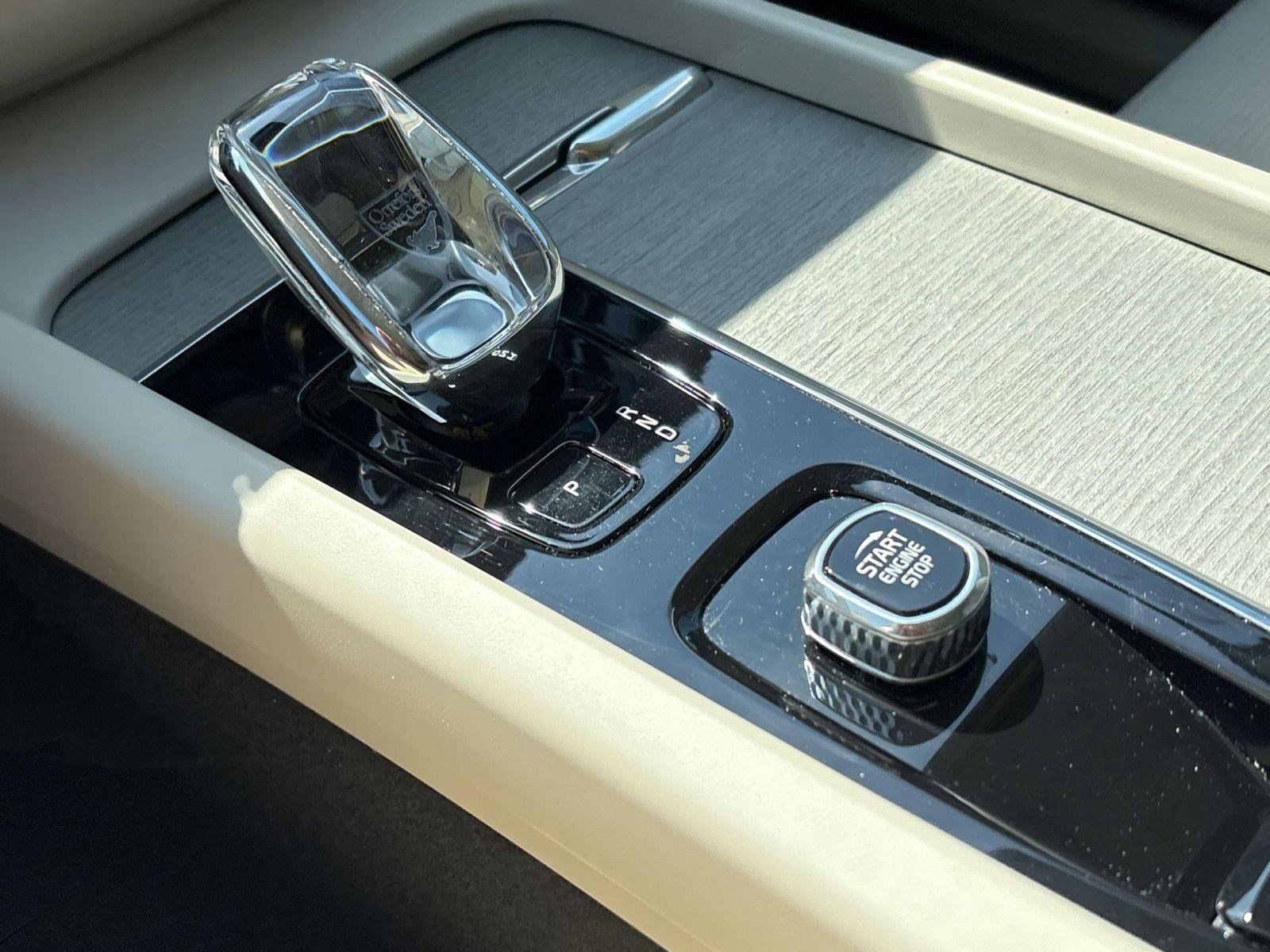 Used 2023 Volvo XC60 B5 Ultimate w/ Climate Package image 24