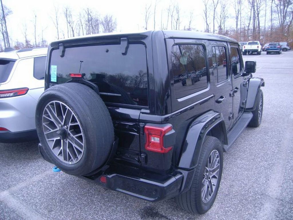Used 2023 Jeep Wrangler Unlimited Sahara image 3